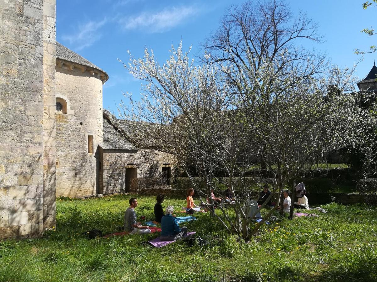 Gite La Maison Des Pelerins Villeneuve-dʼAveyron Exterior foto