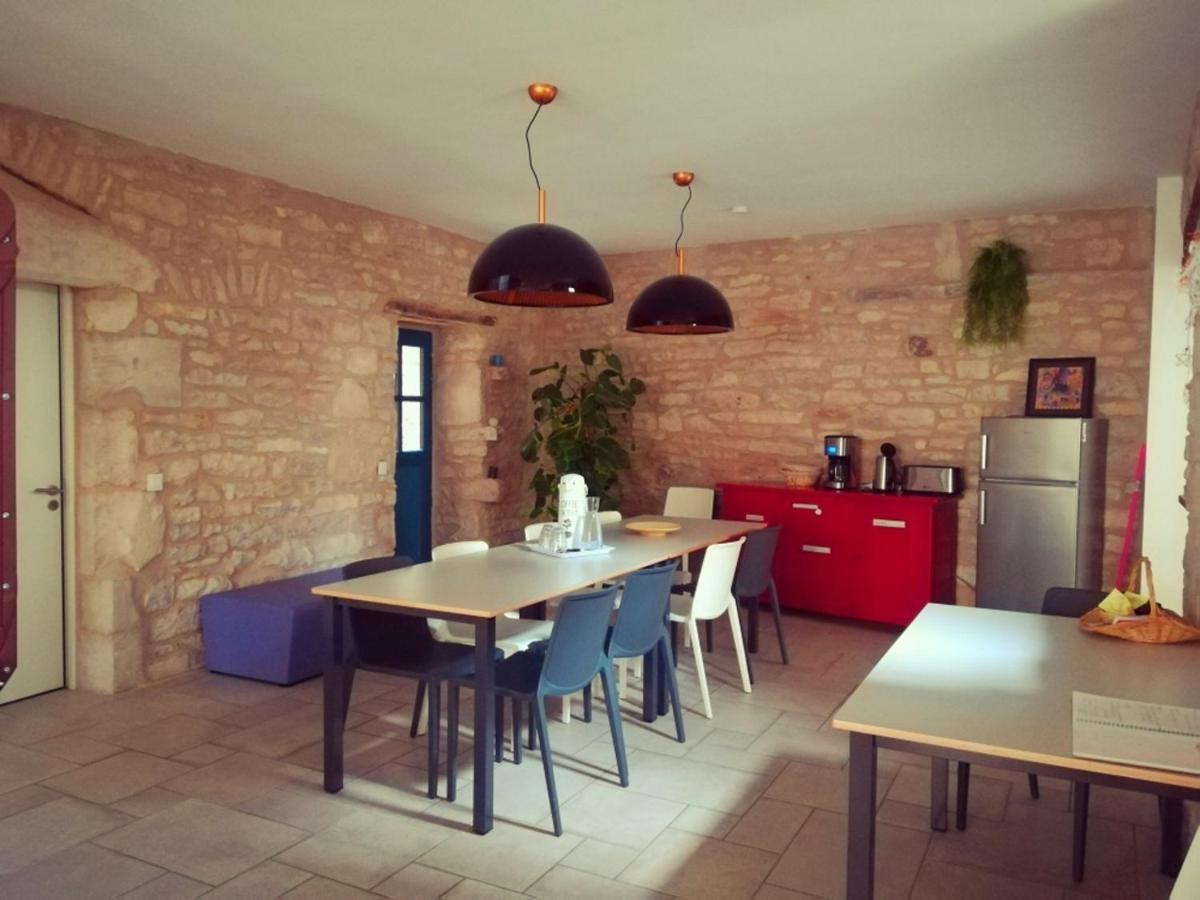 Gite La Maison Des Pelerins Villeneuve-dʼAveyron Exterior foto