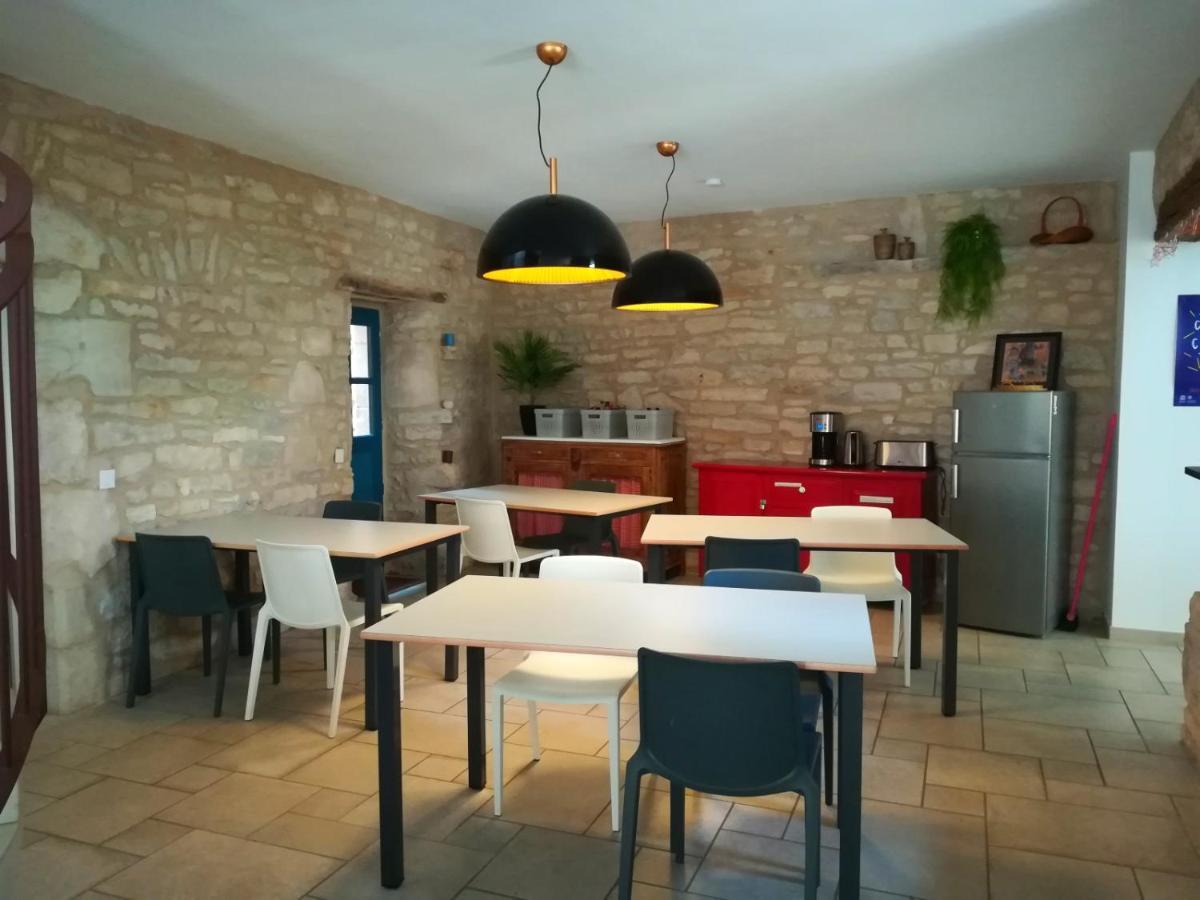 Gite La Maison Des Pelerins Villeneuve-dʼAveyron Exterior foto